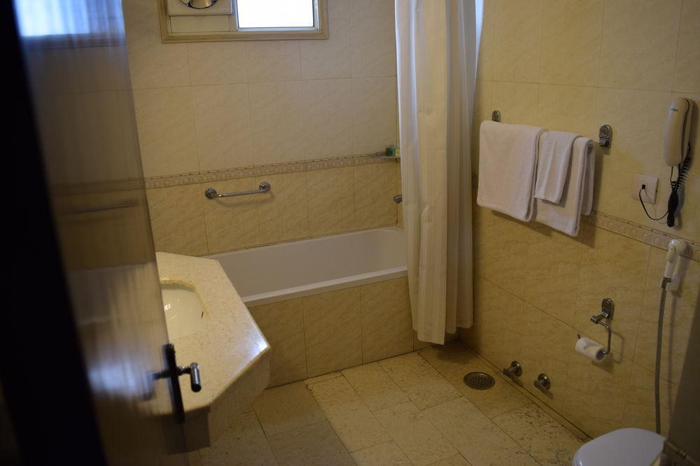 The Janpath Hotel New Delhi Eksteriør bilde